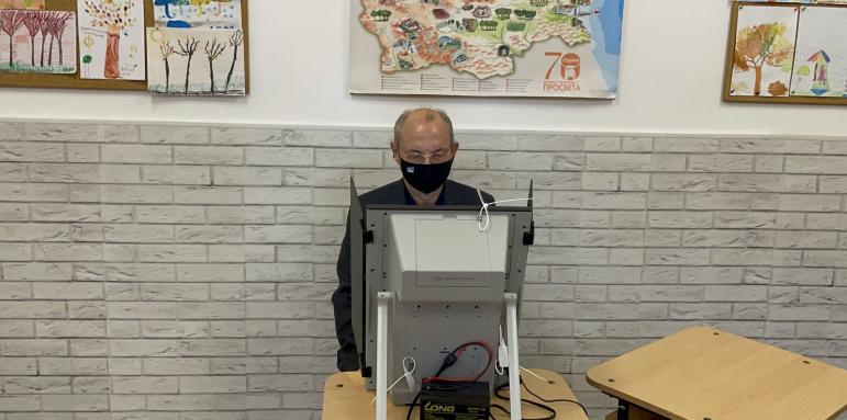 Ахмед Доган даде първи гласа си за балотажа